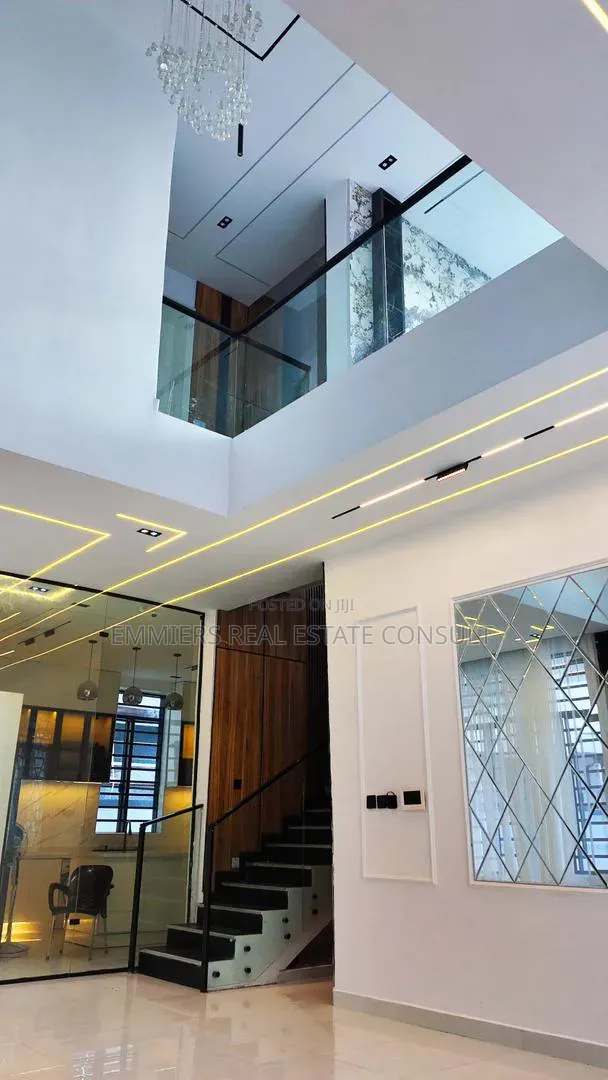 5bdrm Duplex in Ikota for sale