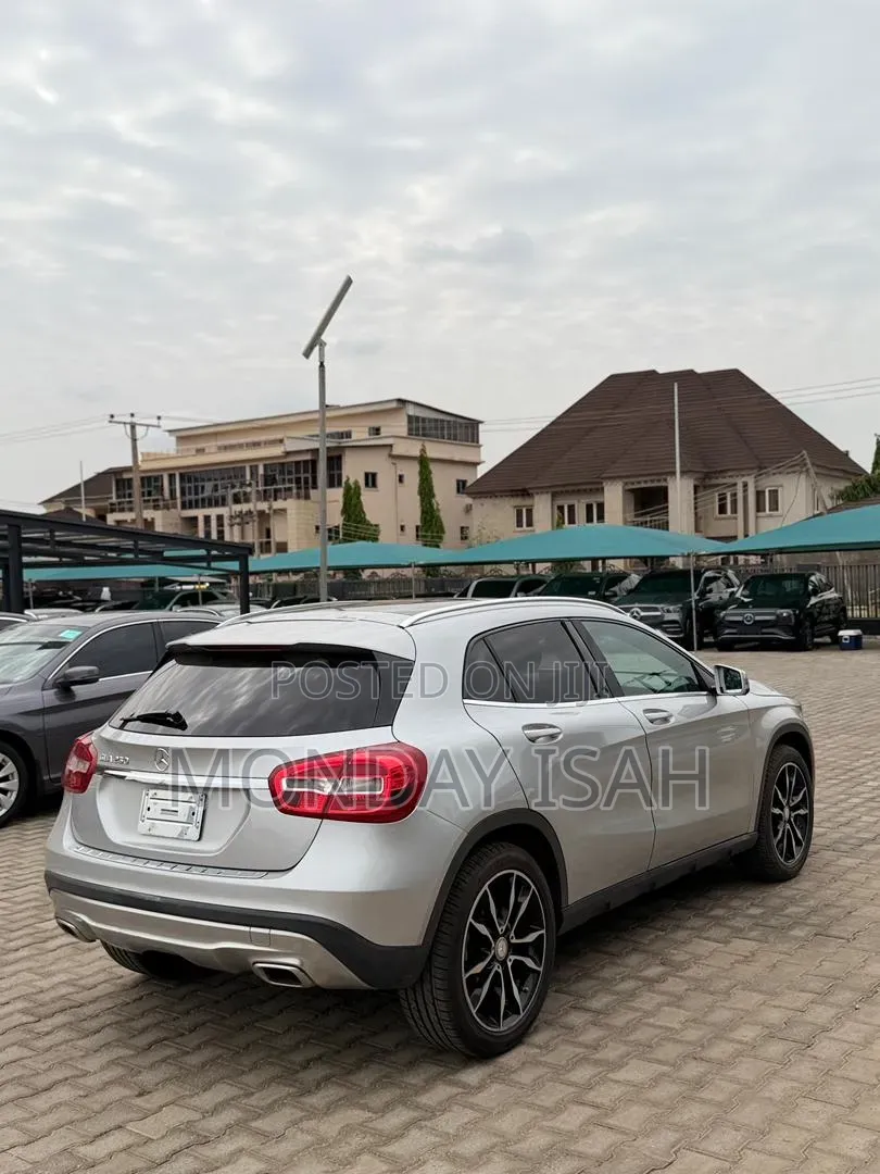 Mercedes-Benz GLA 250 2016 Silver