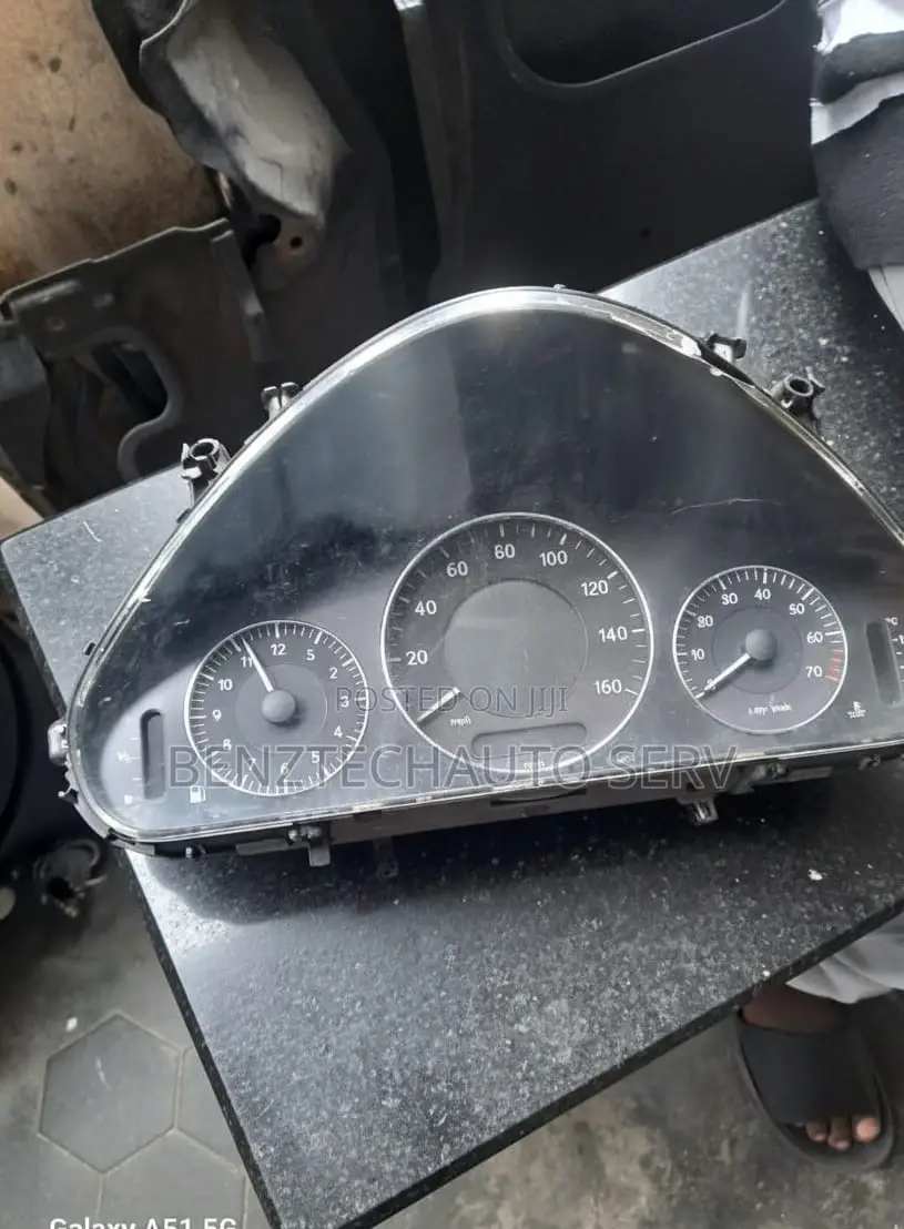 C180 (203) Mercedes Speed Clock
