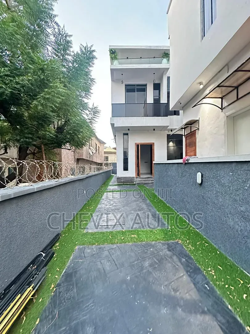 4bdrm Duplex in Olokonla for sale