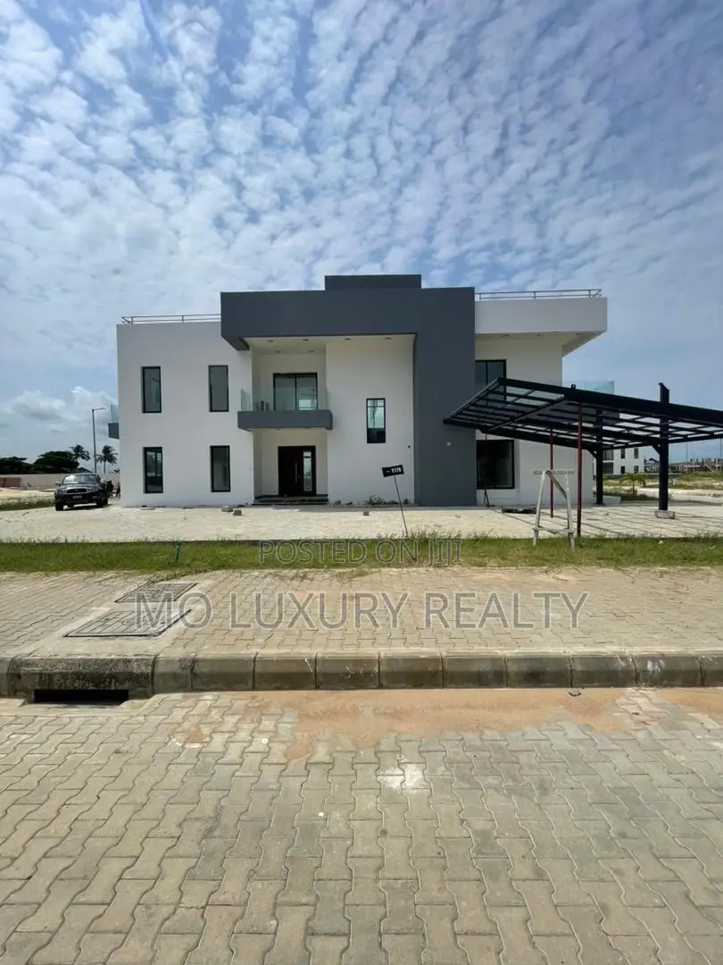 5bdrm Apartment in Lekki Phase 2 for rent