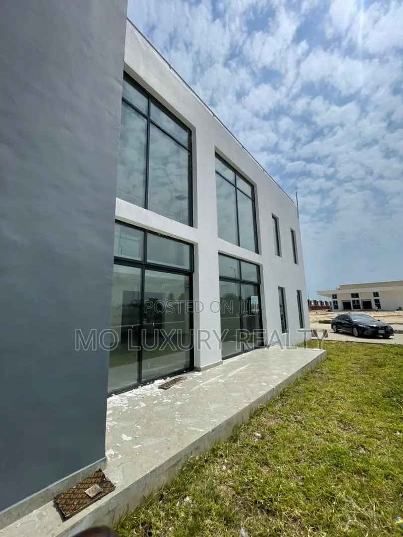 5bdrm Apartment in Lekki Phase 2 for rent