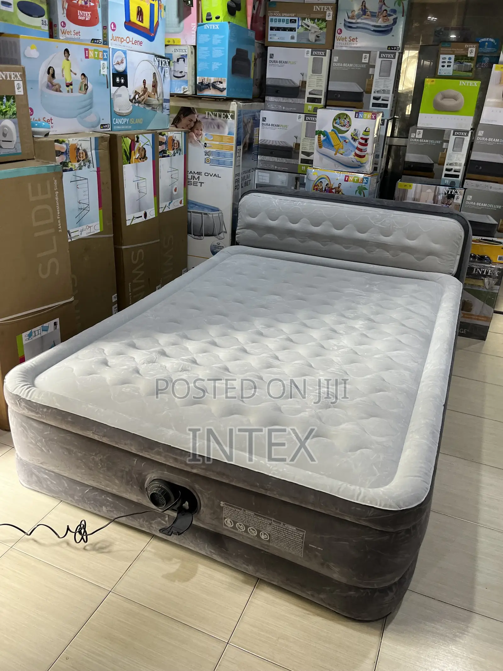 Queen Dura-Beam Ultra Plush Headboard Airbed With Built-in Pump