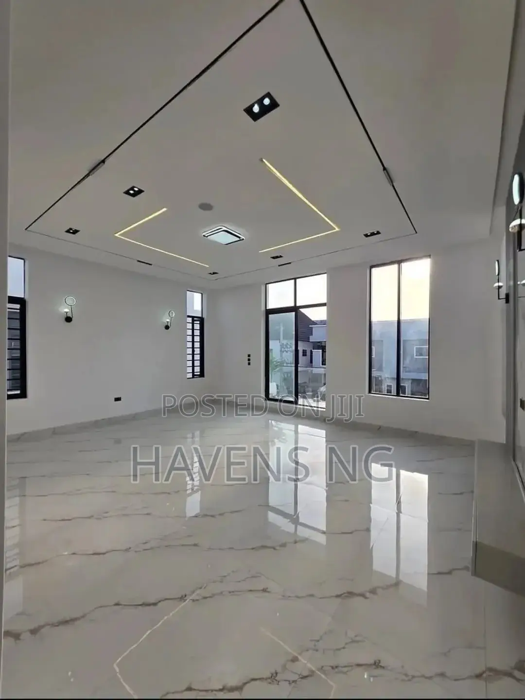 5bdrm Duplex in Ikota for sale