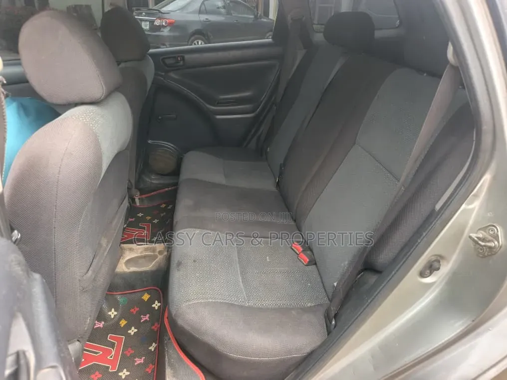 Toyota Matrix XR Hatchback FWD (1.8L 4cyl 4A) 2004 Silver