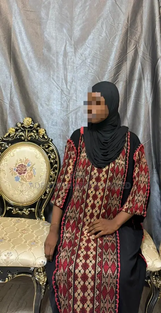 Neat Embroidery Thrift Abaya