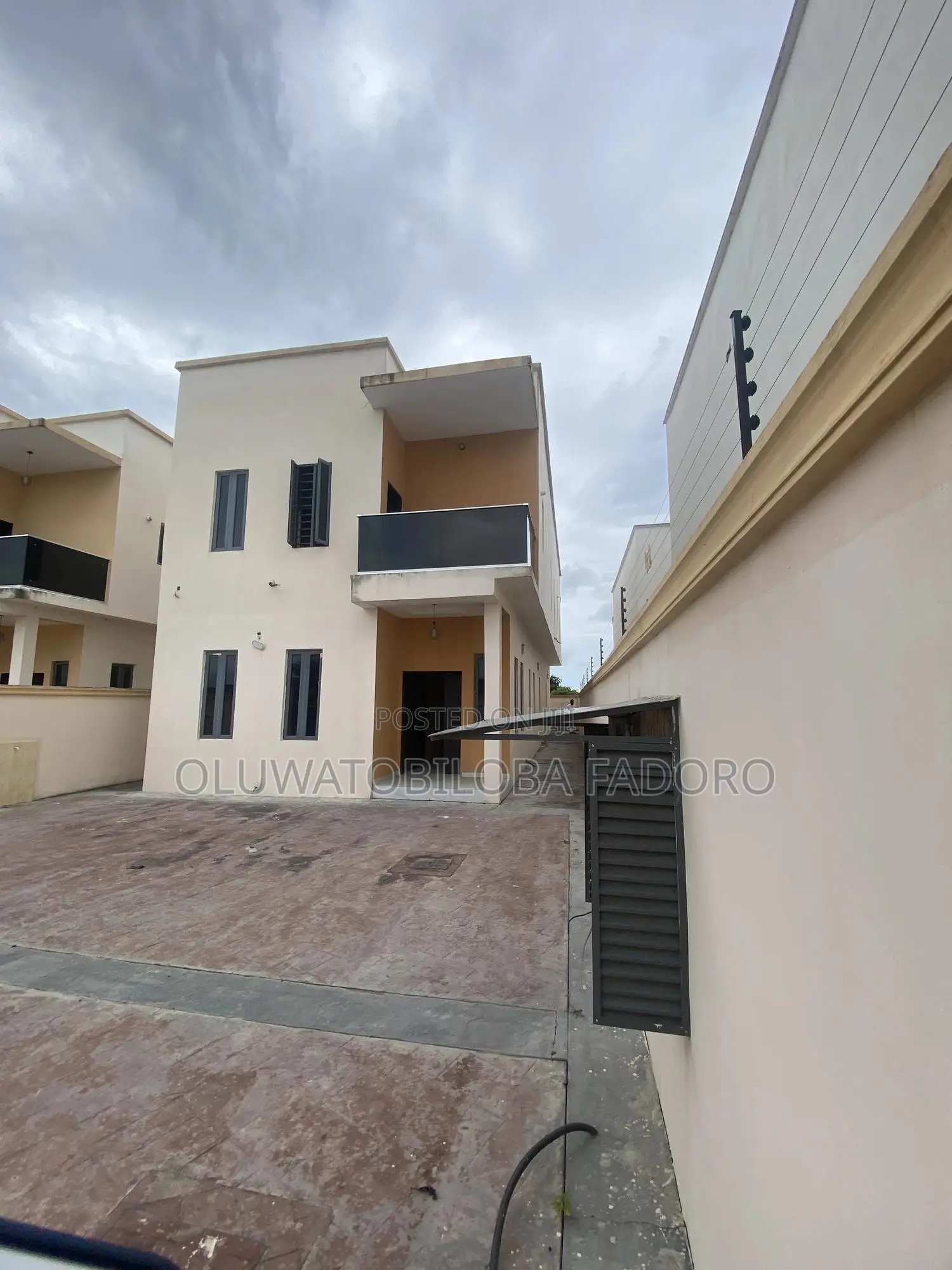5bdrm Duplex in Abijo Gra for sale