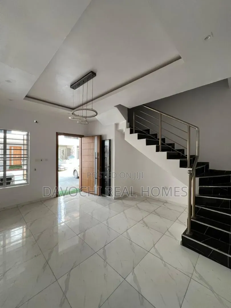 3bdrm Duplex in Ikota for rent