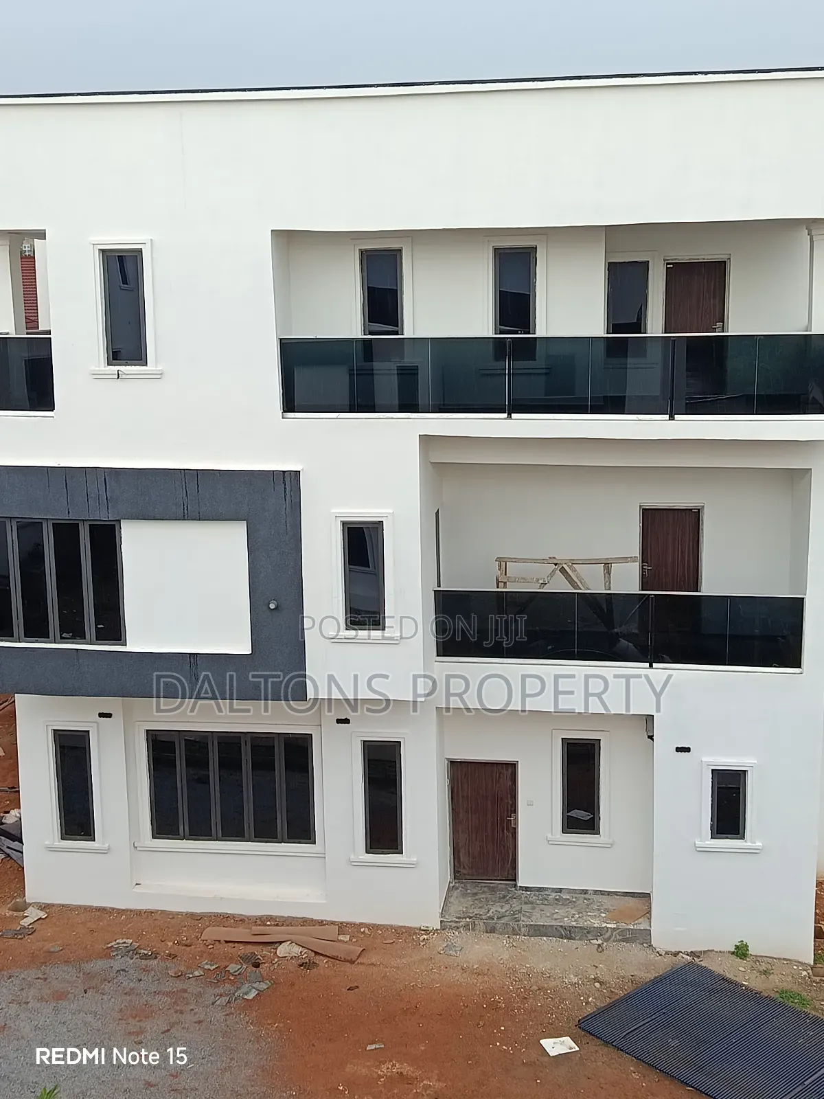 6bdrm Duplex in Naskaze Home, Lugbe District for sale