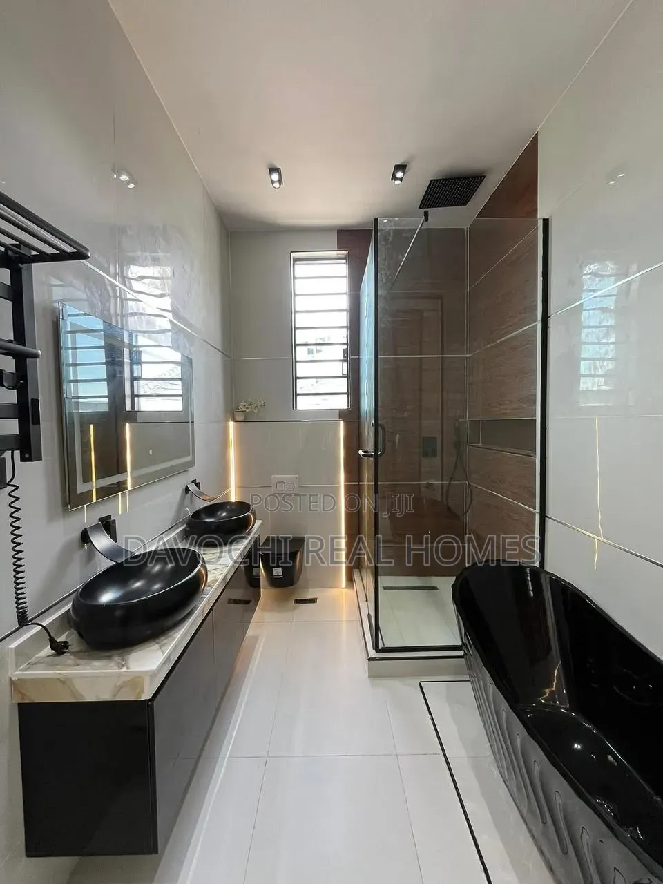 5bdrm Duplex in Ikota for sale