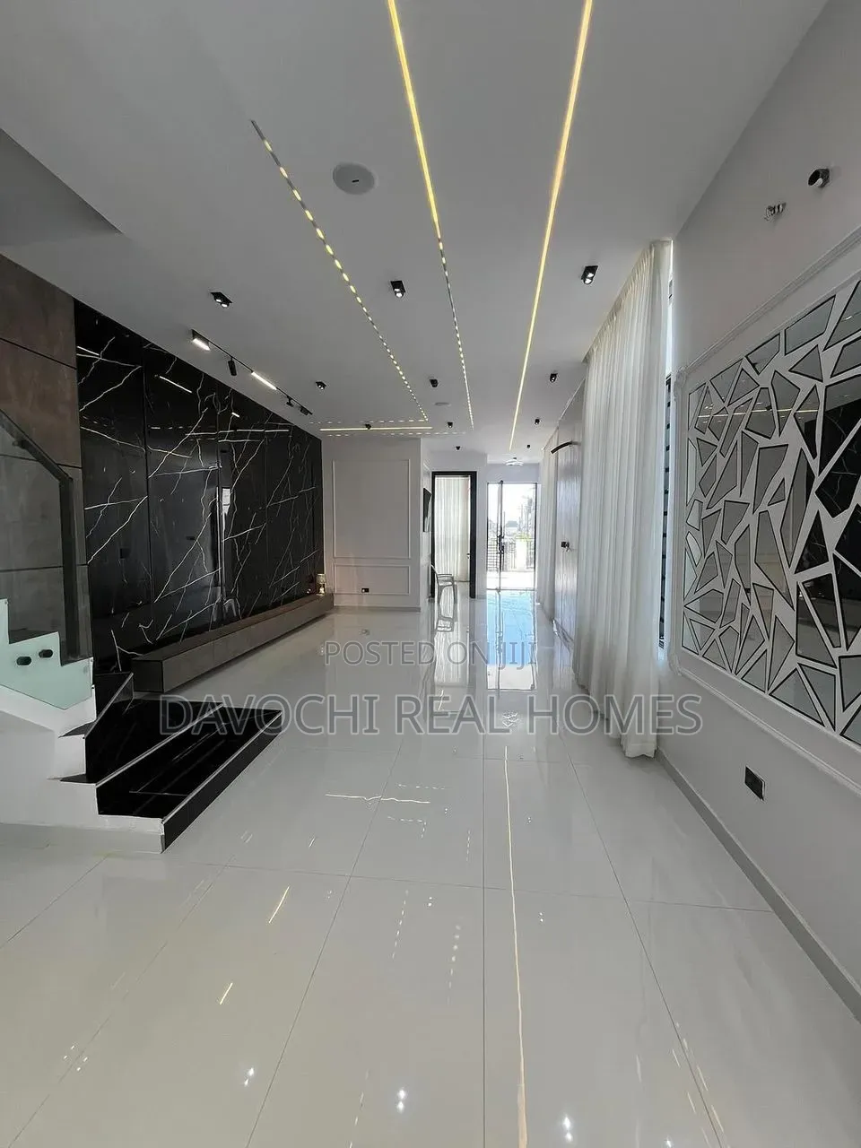 5bdrm Duplex in Ikota for sale