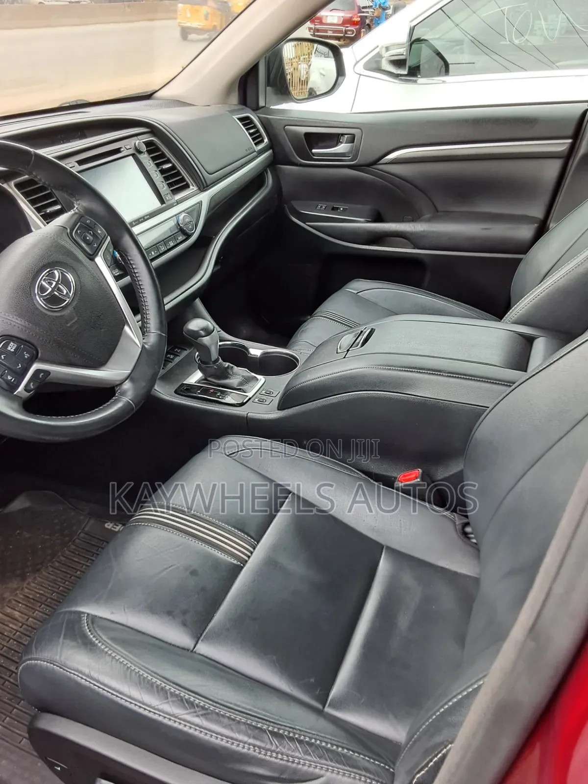 Toyota Highlander SE 4x4 V6 (3.5L 6cyl 8A) 2017 Burgundy