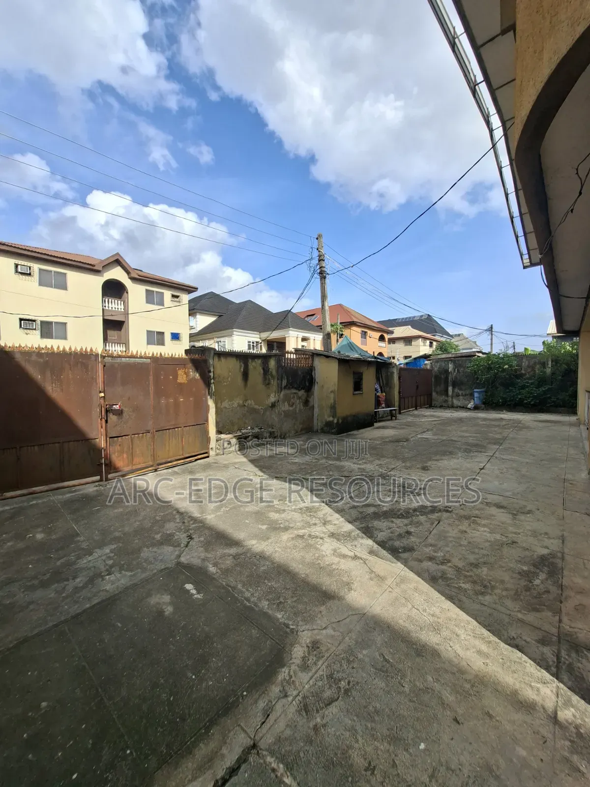 3bdrm Block of Flats in Ago Palace for sale