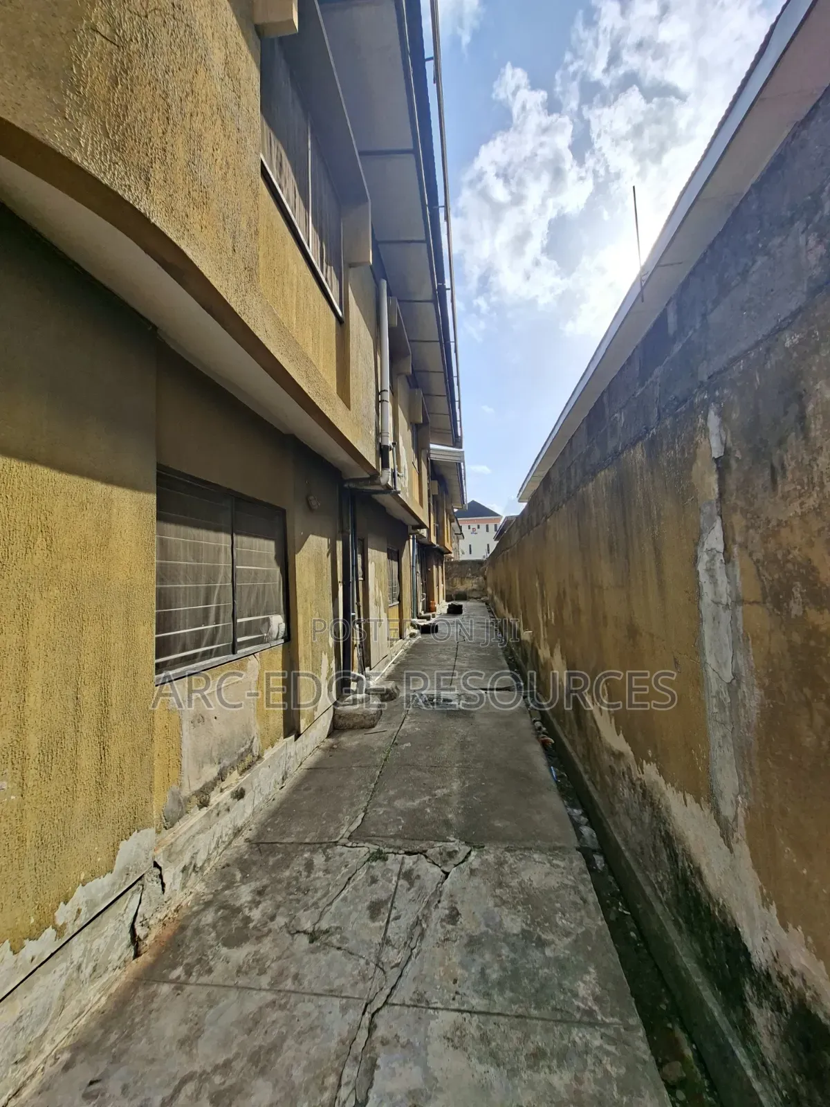 3bdrm Block of Flats in Ago Palace for sale