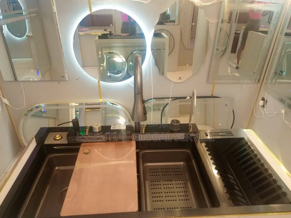 Single-Bowl Multifunction Waterfall Workstation Kitchen Sink