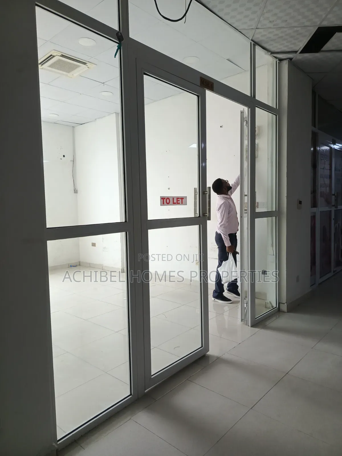 19.3 Square Meter Office Space in Oniru