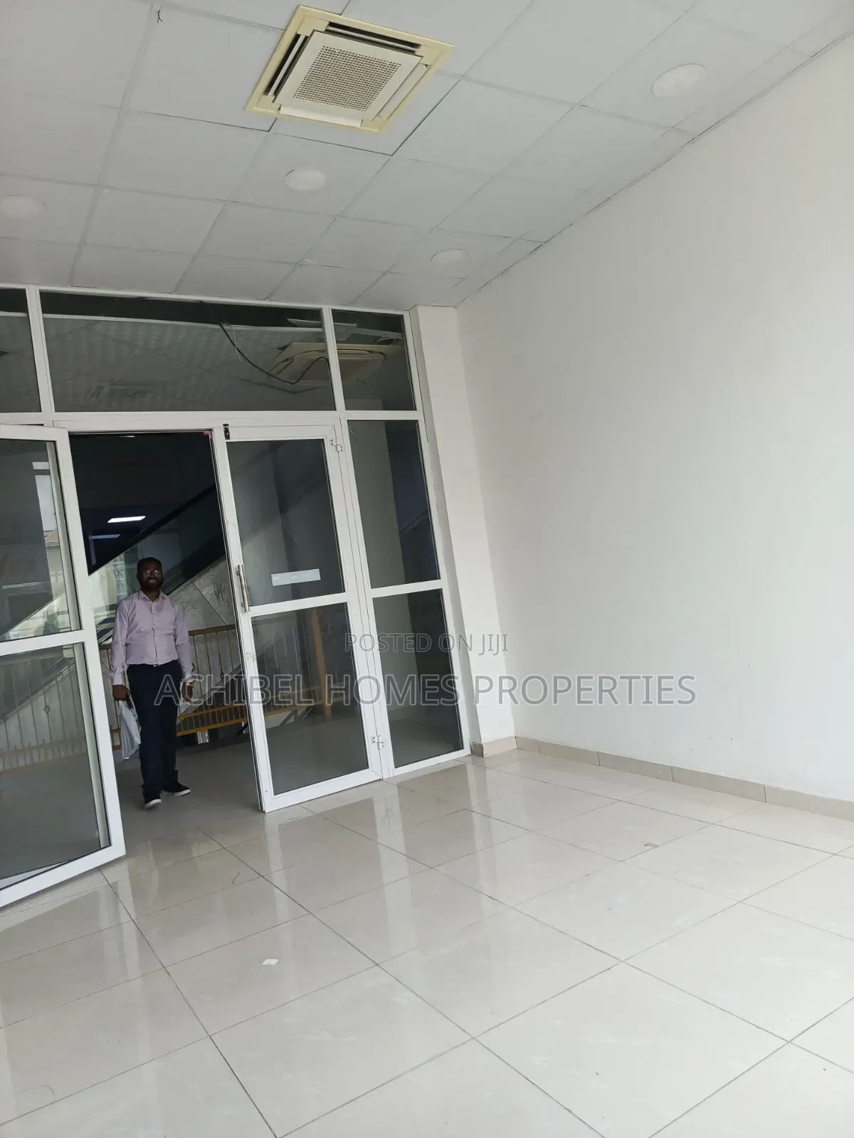 19.3 Square Meter Office Space in Oniru
