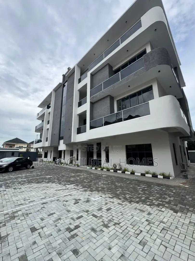3bdrm Apartment in Lekki Phase 1 for sale