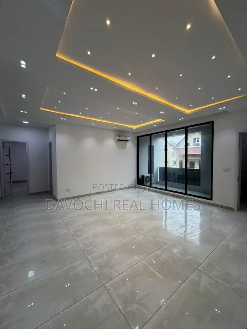 3bdrm Apartment in Lekki Phase 1 for sale