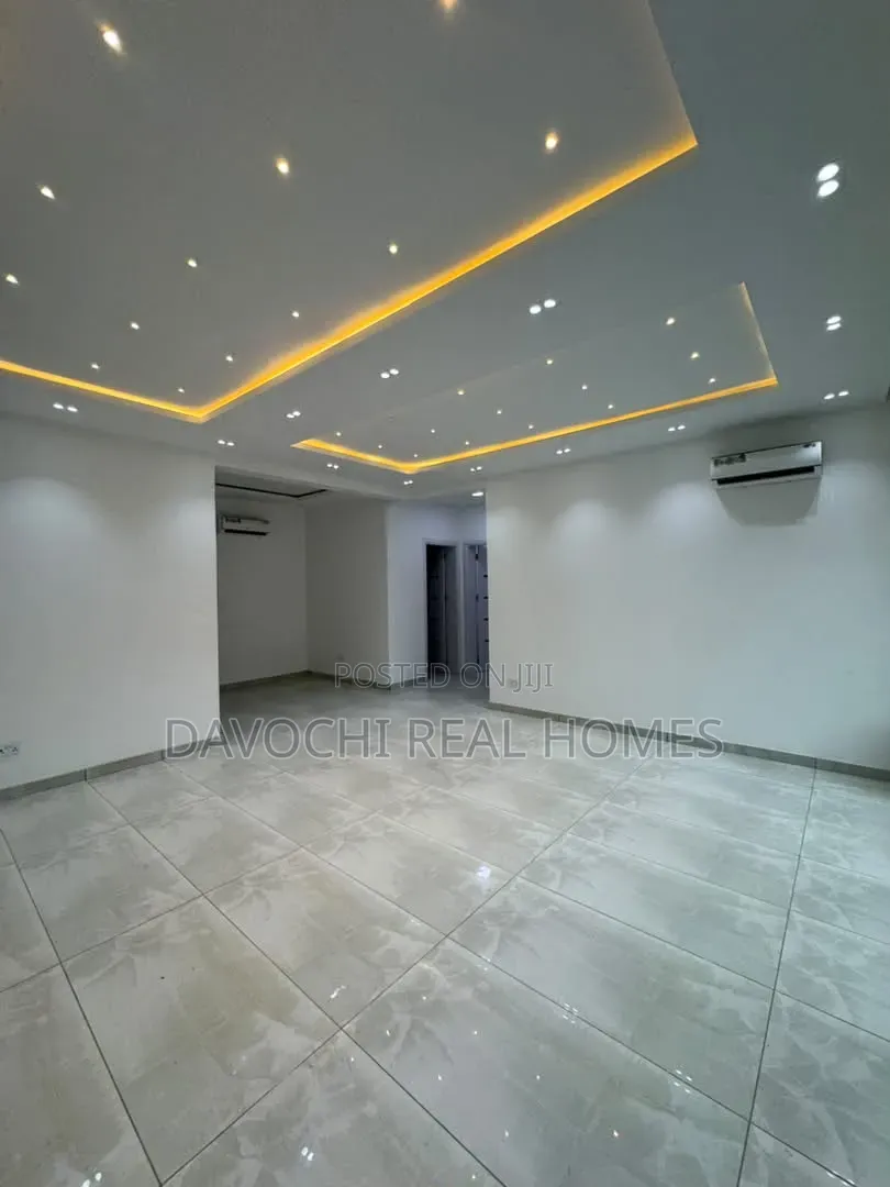 3bdrm Apartment in Lekki Phase 1 for sale