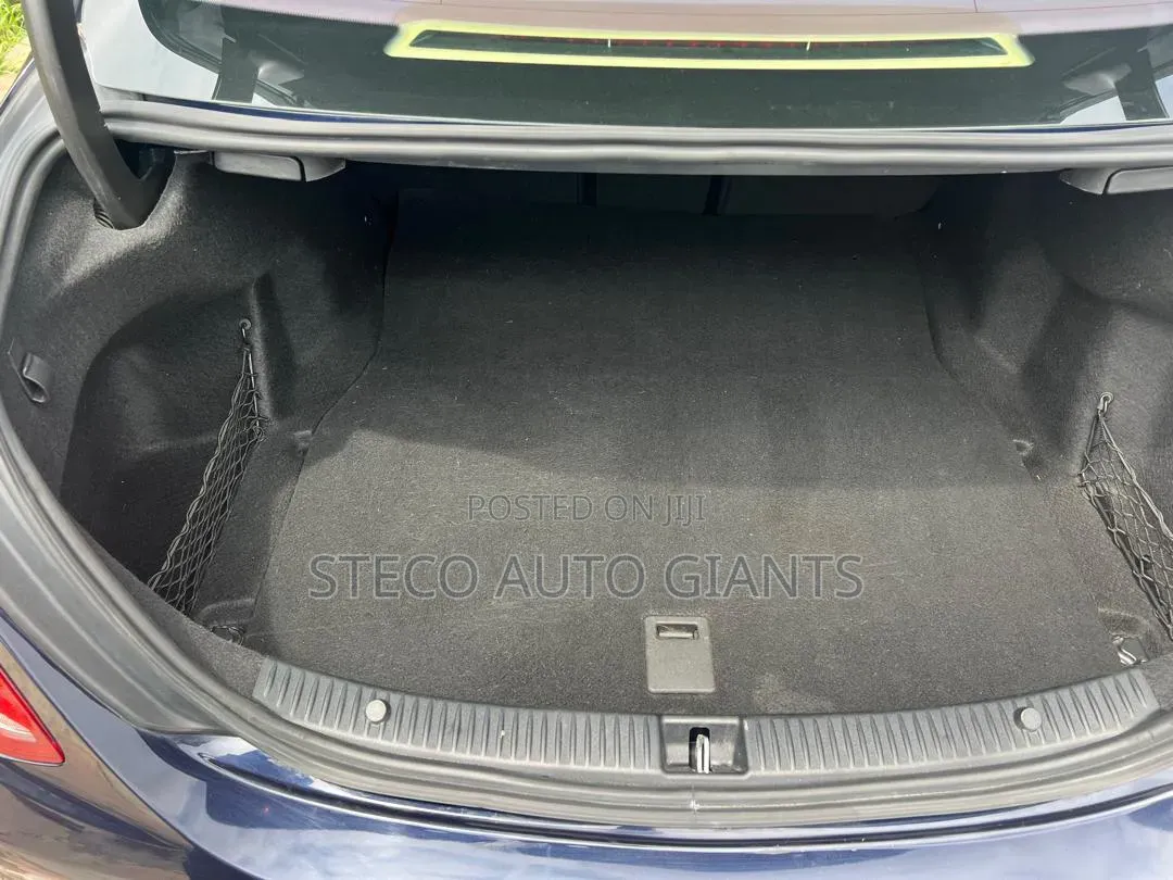 Mercedes-Benz C300 2016 Blue