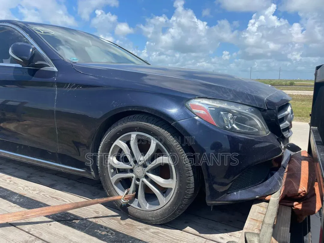 Mercedes-Benz C300 2016 Blue