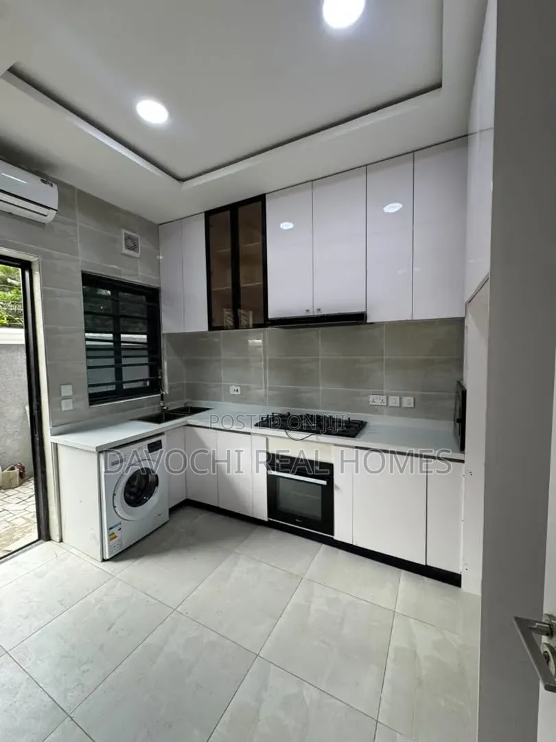 3bdrm Apartment in Lekki Phase 1 for rent