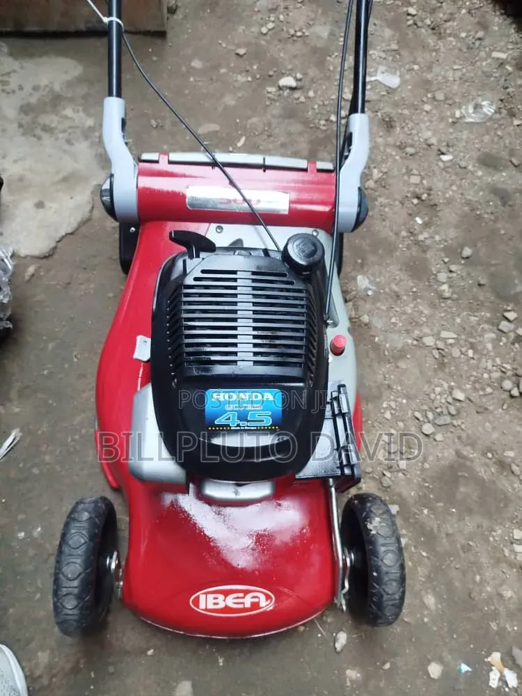 World Brand Lawn Mower Equipped With a Briggs Stratton 500e Series