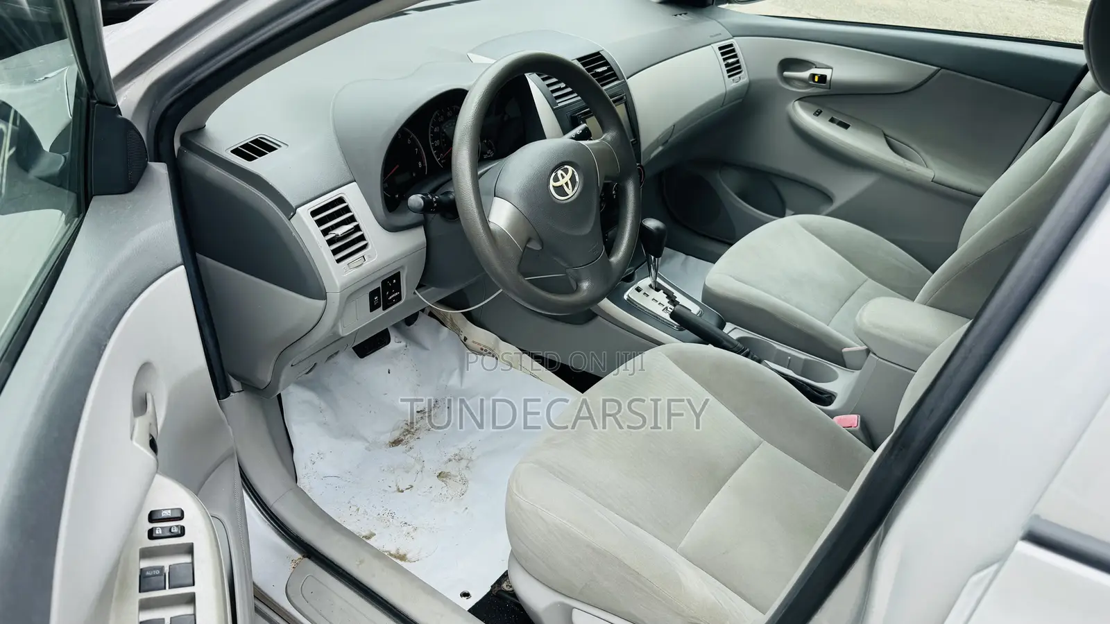 Toyota Corolla LE 4dr Sedan (1.8L 4cyl 4A) 2010 Silver