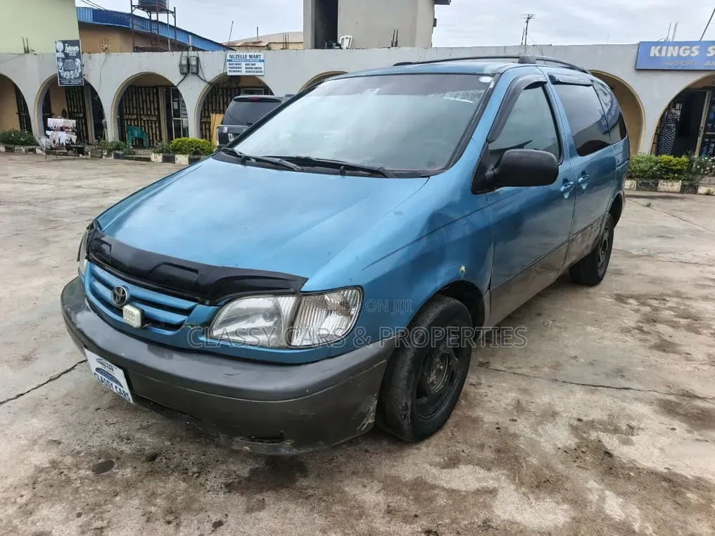Toyota Sienna LE 2001 Blue