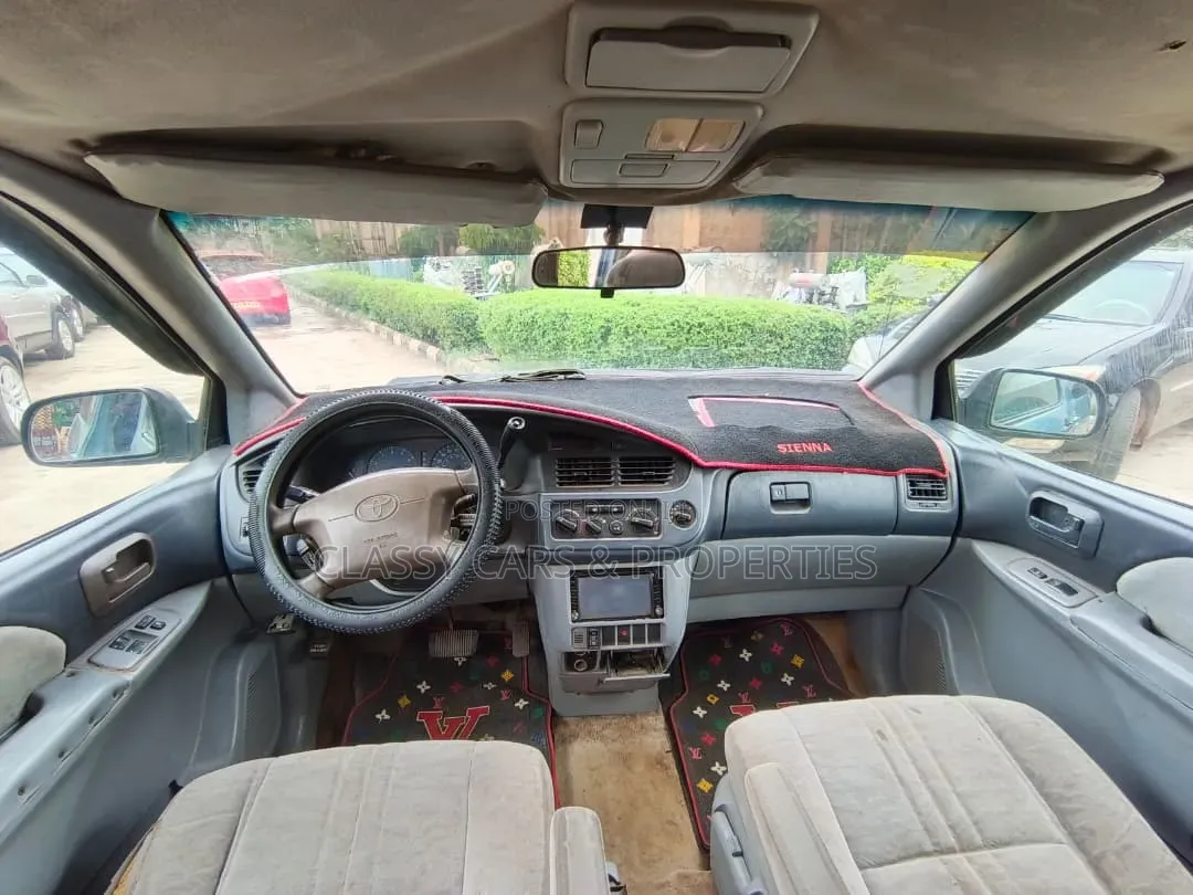 Toyota Sienna LE 2001 Blue