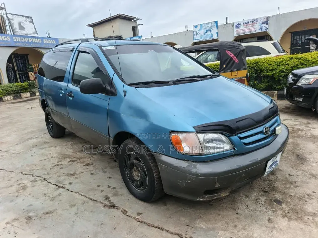 Toyota Sienna LE 2001 Blue