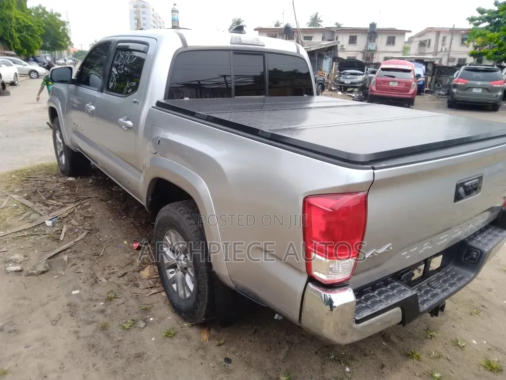Toyota Tacoma 2017 Silver