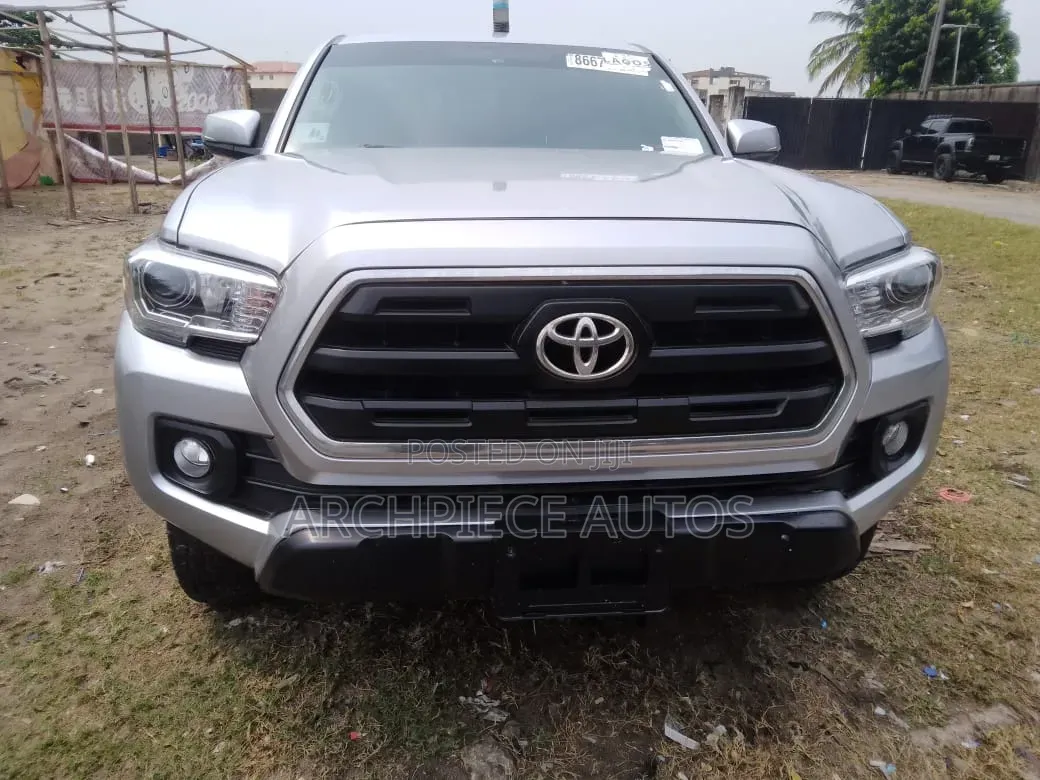 Toyota Tacoma 2017 Silver