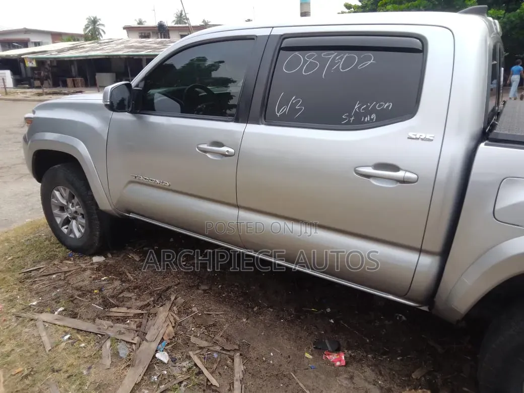 Toyota Tacoma 2017 Silver