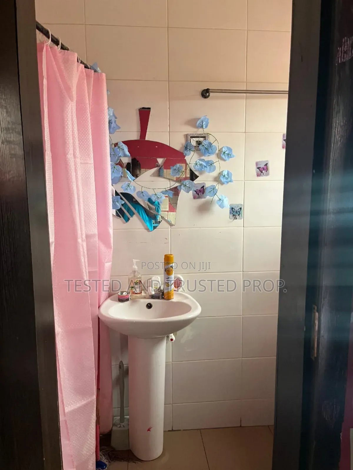 1bdrm Shared Apartment in Abraham Adesonya, Ajah for rent