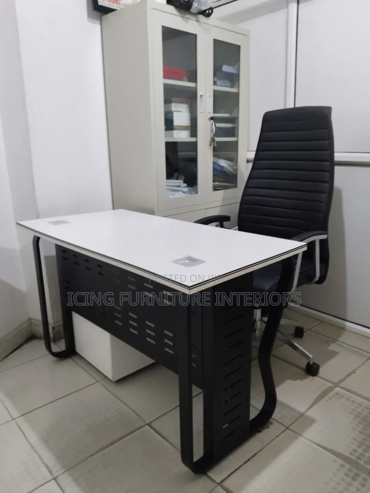 Premium Quality Semi Executive Table With Mobile Drawer
