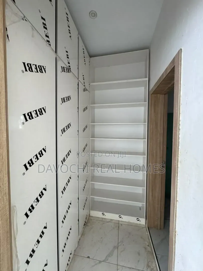 3bdrm Apartment in Ikate for sale