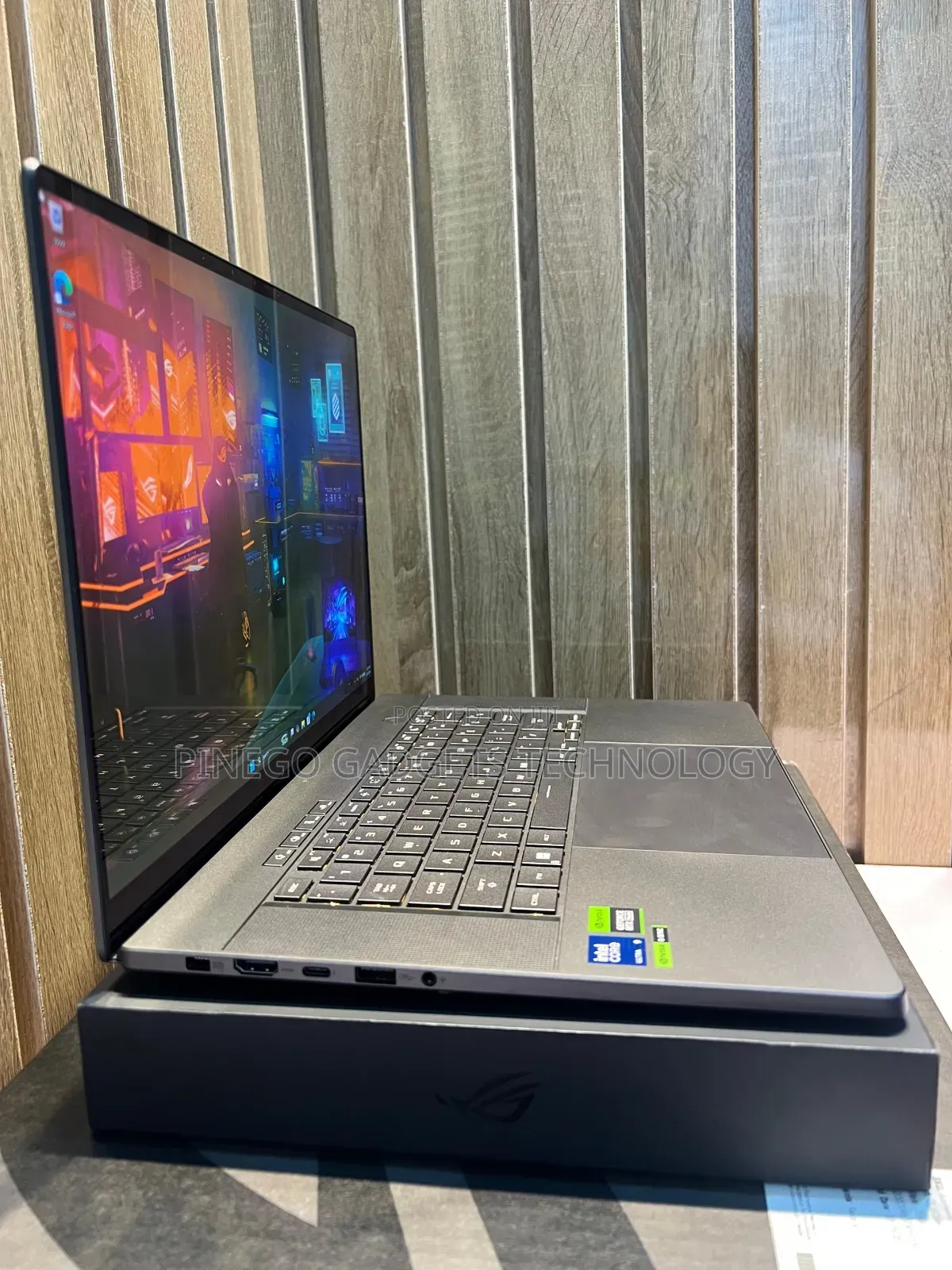 Laptop Asus ROG Zephyrus G16 16GB Intel Core Ultra 9 SSD 1T