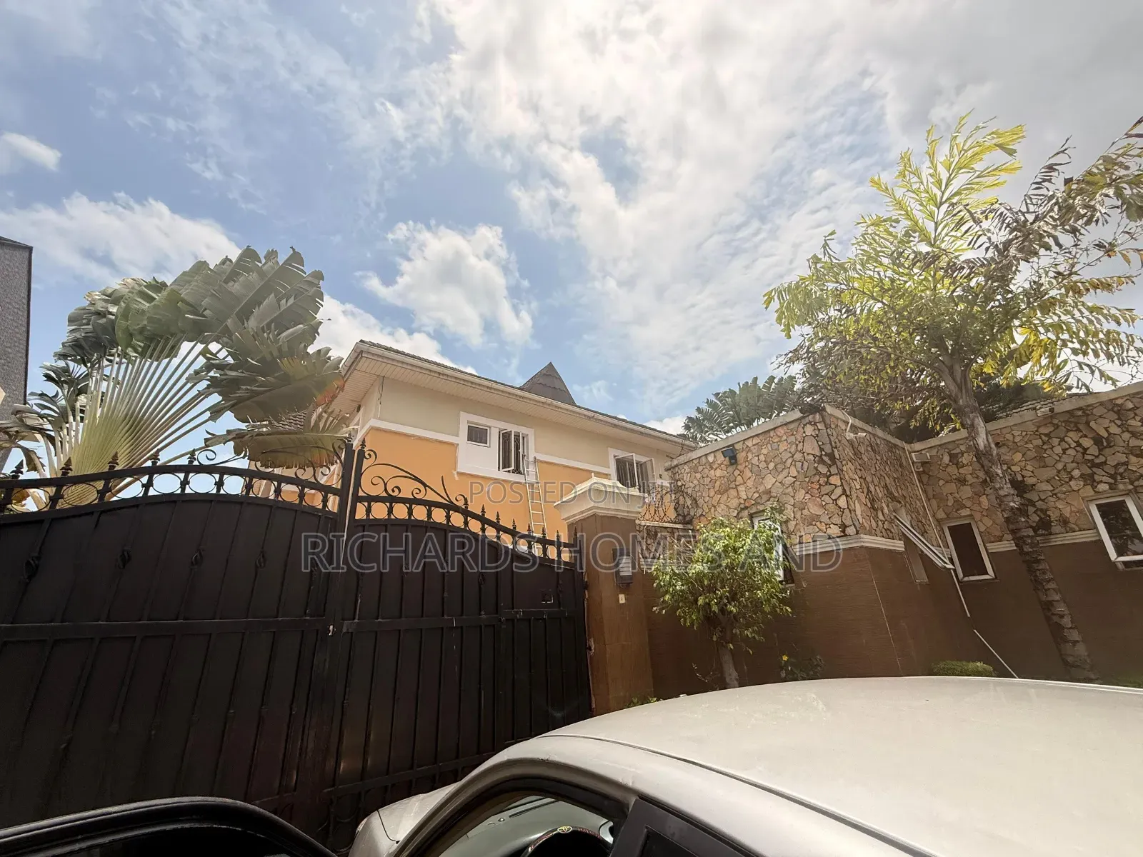 5bdrm House in Banana Island for rent
