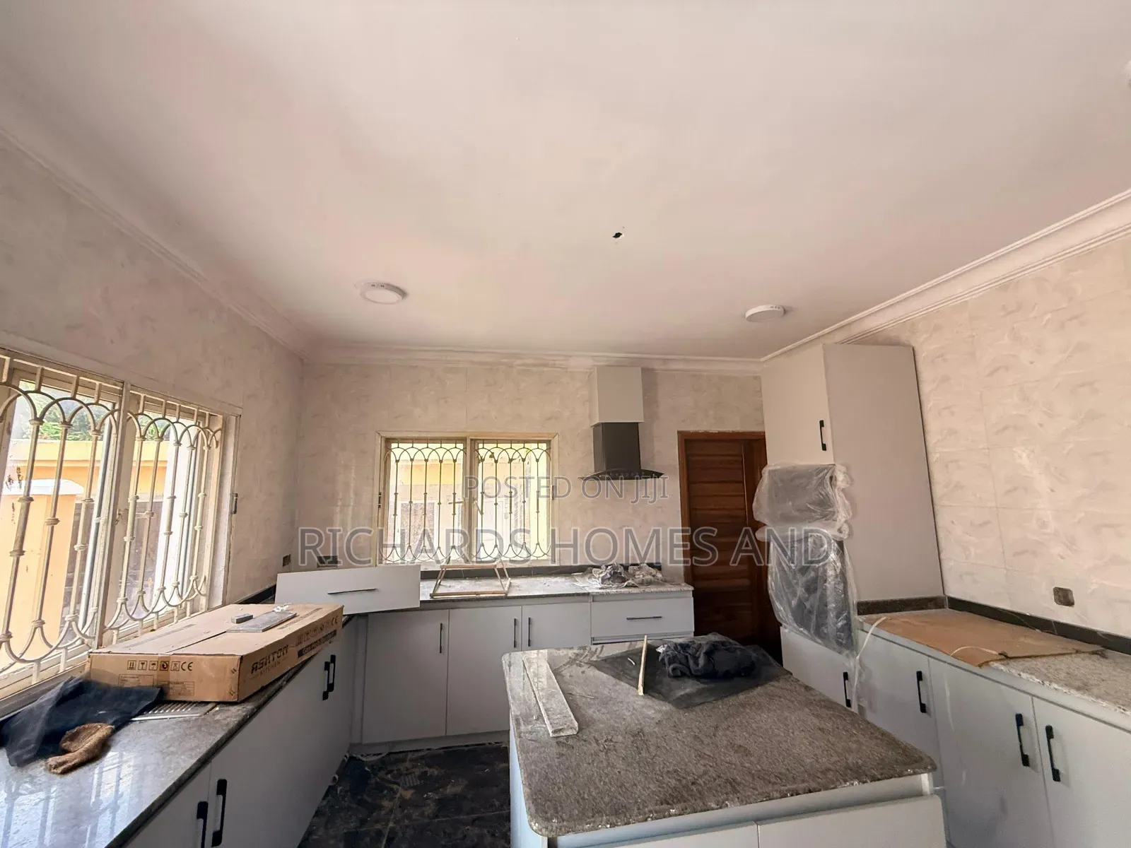 5bdrm House in Banana Island for rent