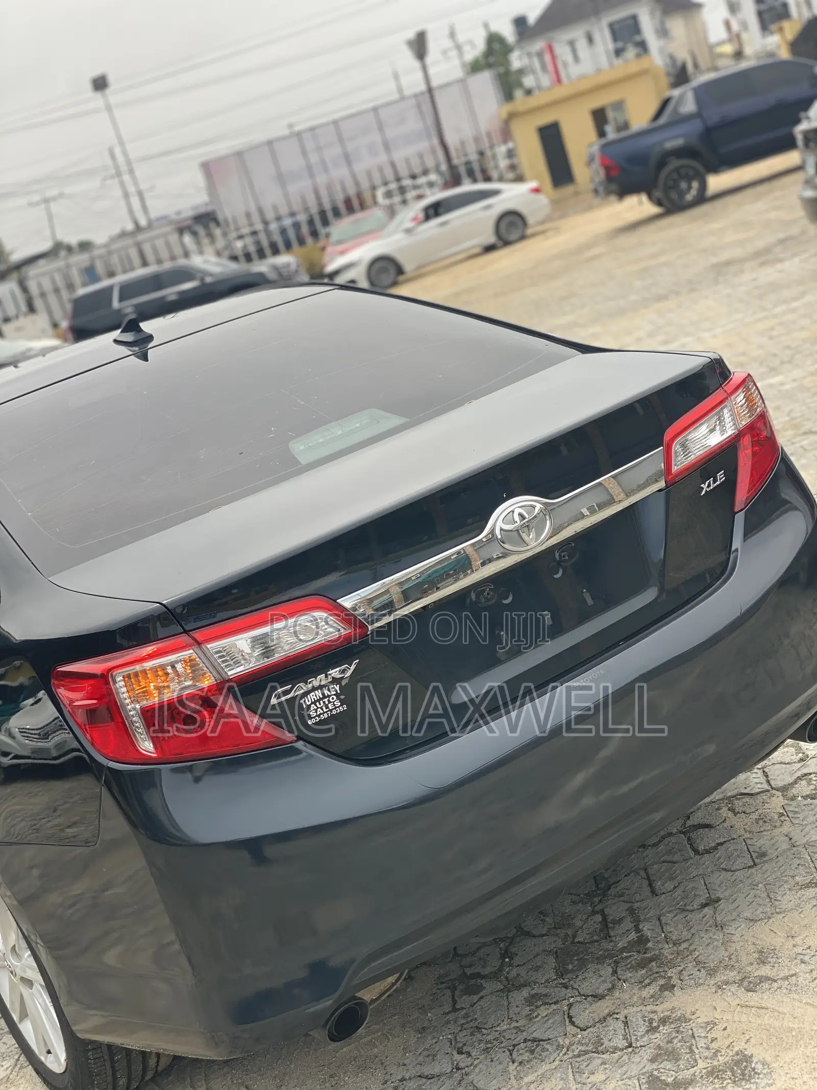 Toyota Camry XLE V6 4dr Sedan (3.5L 6cyl 6A) 2013 Gray