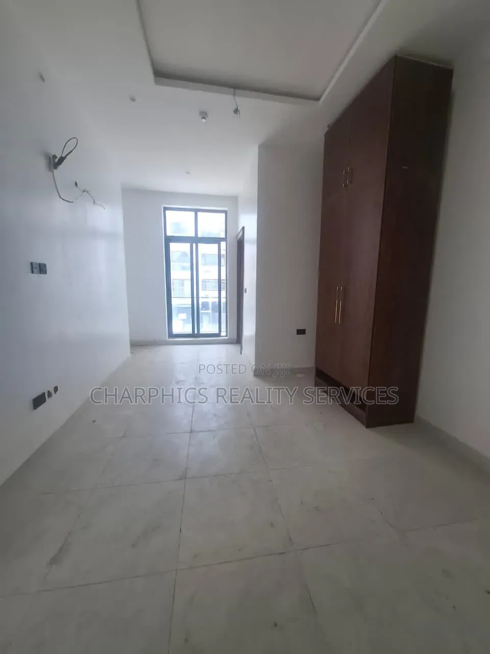 2bdrm Apartment in Lekki Phase 1 for rent