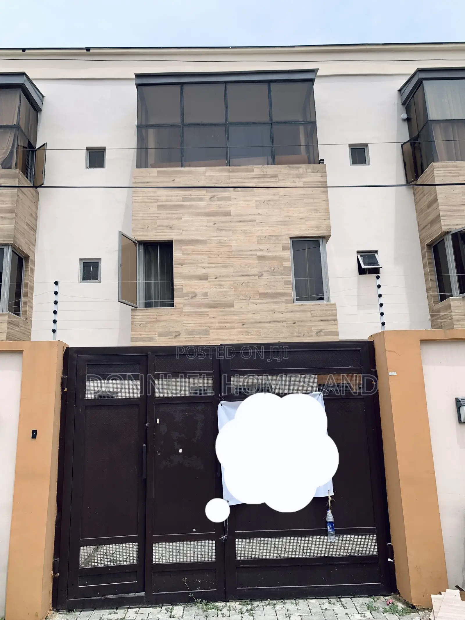 4bdrm Townhouse / Terrace in Ikota for rent