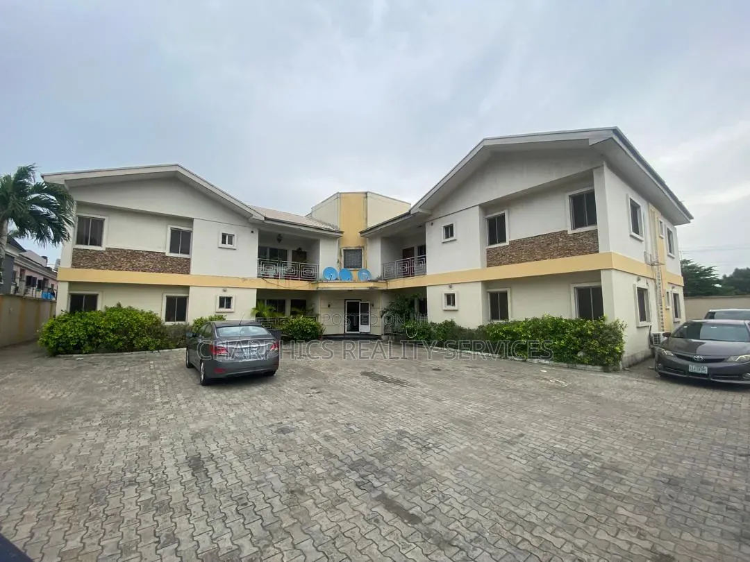 3bdrm Apartment in Lekki Phase 1 for rent