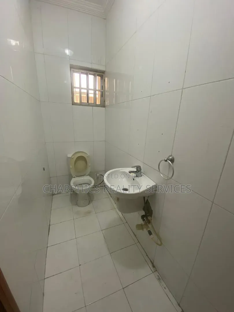 3bdrm Apartment in Lekki Phase 1 for rent