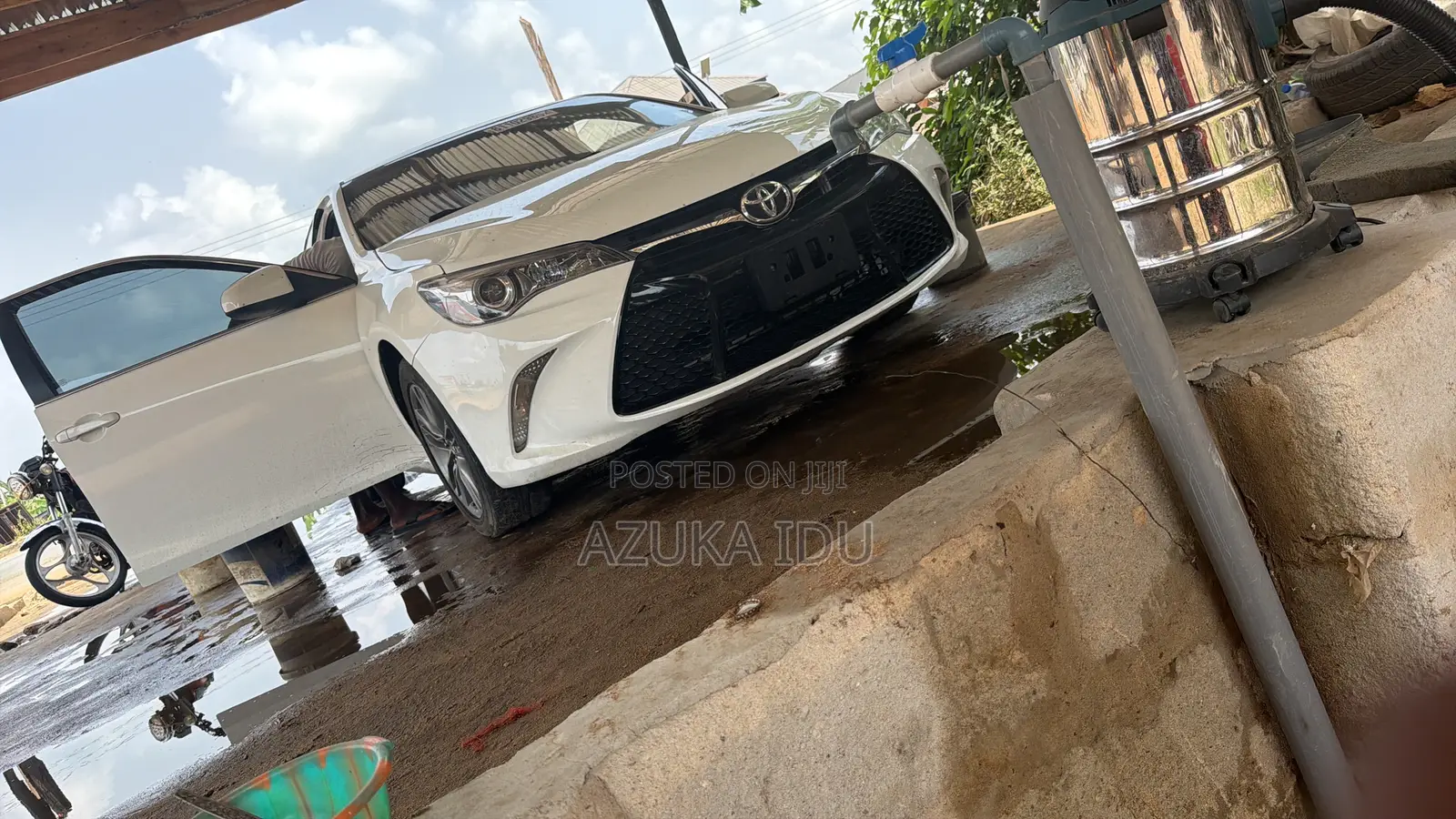 Toyota Camry SE 4dr Sedan (2.5L 4cyl 6A) 2016 White
