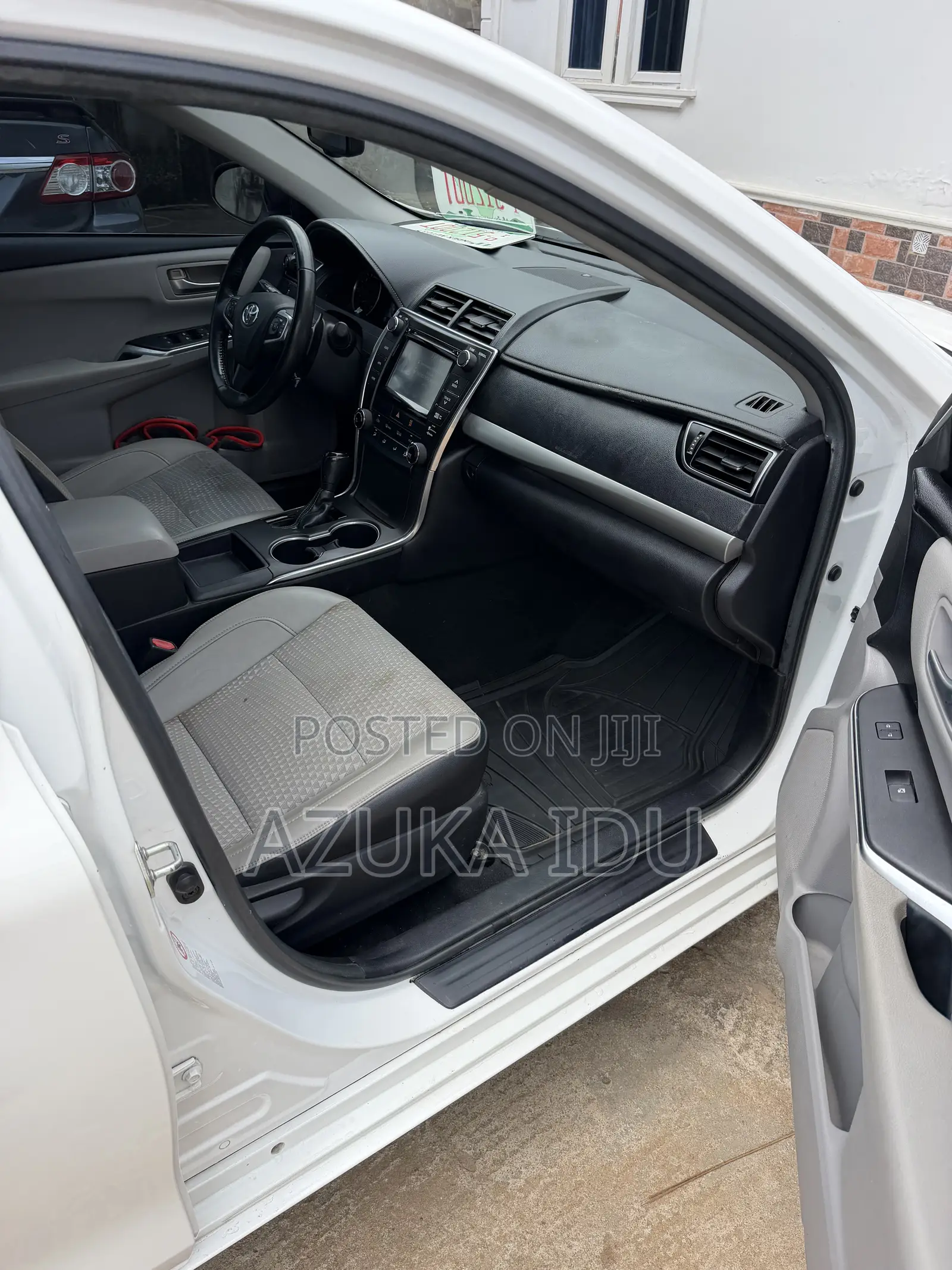 Toyota Camry SE 4dr Sedan (2.5L 4cyl 6A) 2016 White