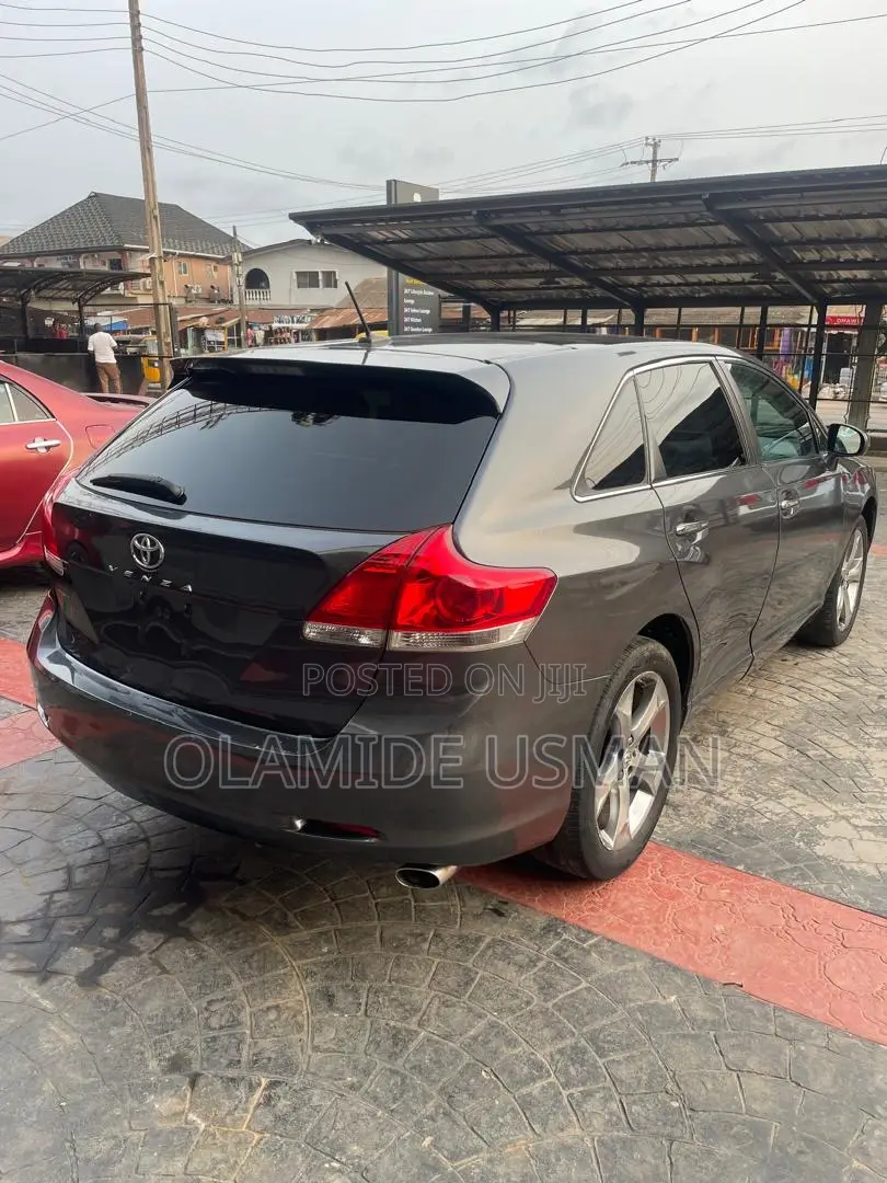 Toyota Venza Limited 2011 Gray