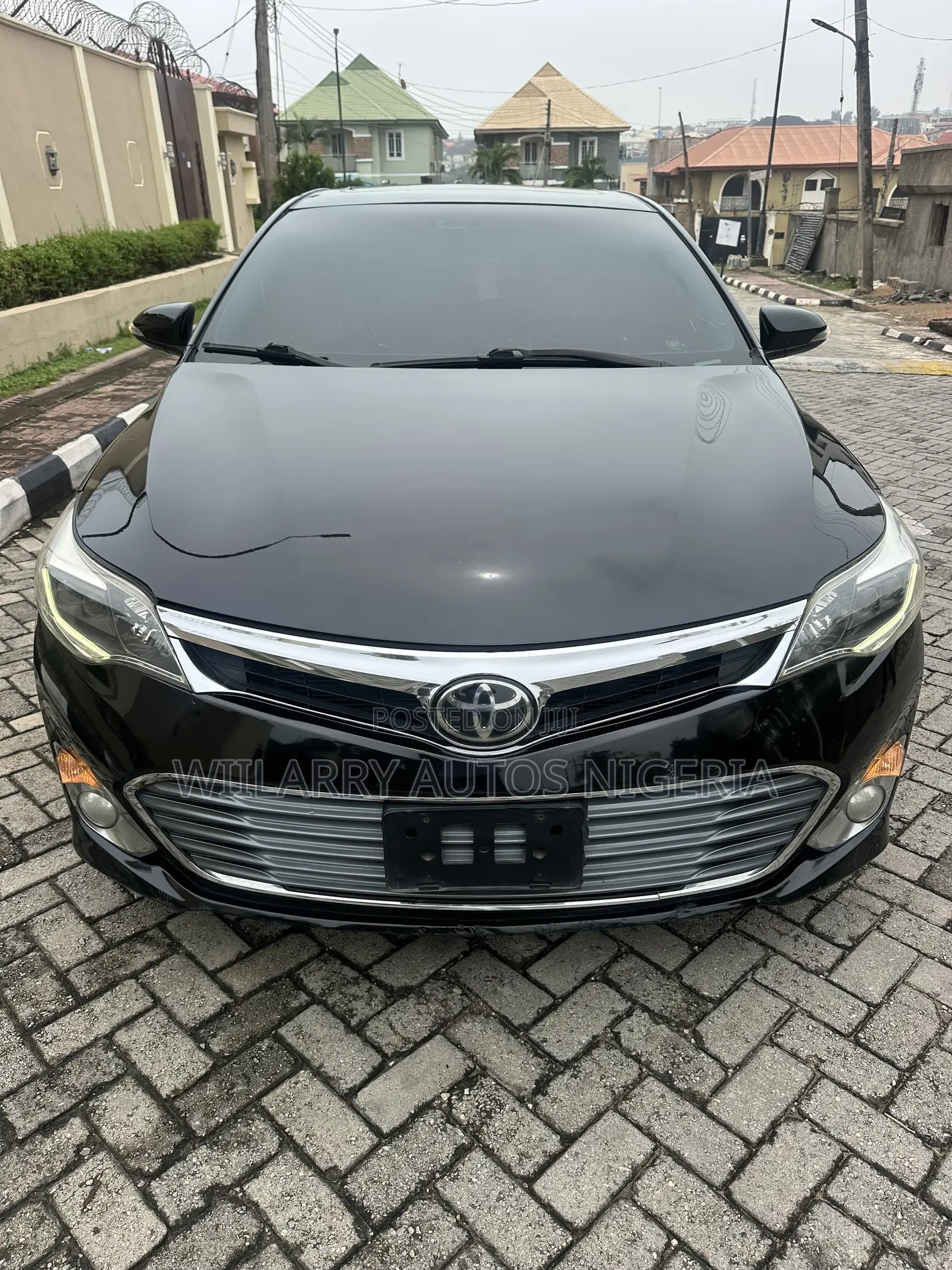 Toyota Avalon Limited Sedan FWD (3.5L 6cyl 6A) 2013 Black